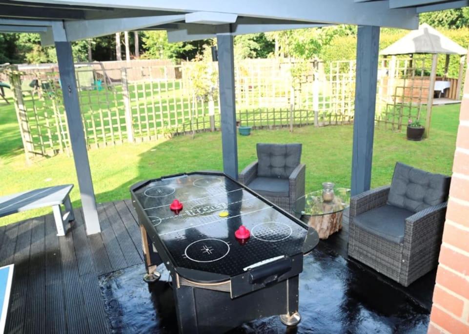 Hen & Stag Retreat Weekend Stay Sleeps 10 To 30 Thetford Buitenkant foto