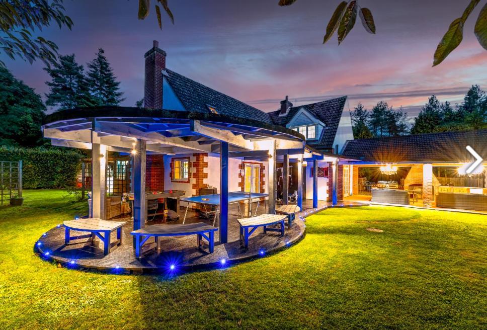 Hen & Stag Retreat Weekend Stay Sleeps 10 To 30 Thetford Buitenkant foto