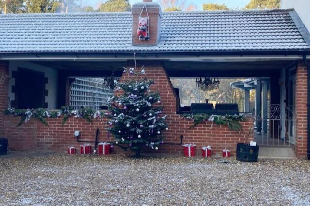 Hen & Stag Retreat Weekend Stay Sleeps 10 To 30 Thetford Buitenkant foto