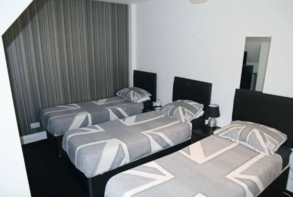 Hen & Stag Retreat Weekend Stay Sleeps 10 To 30 Thetford Buitenkant foto