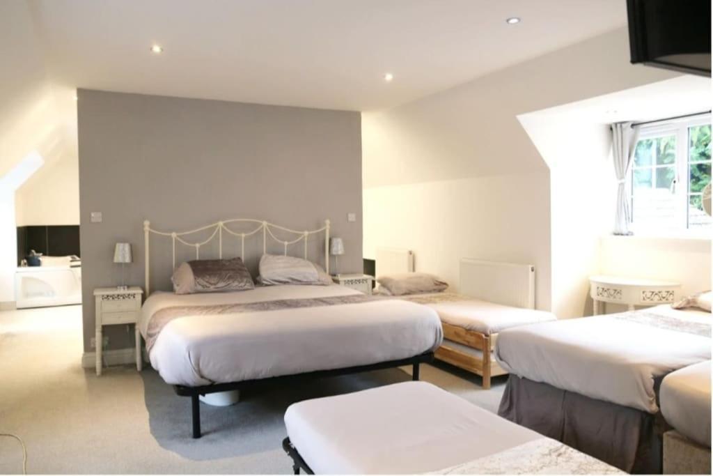 Hen & Stag Retreat Weekend Stay Sleeps 10 To 30 Thetford Buitenkant foto