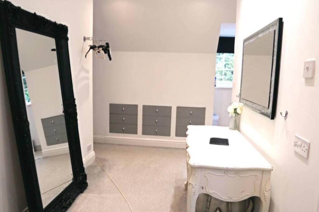 Hen & Stag Retreat Weekend Stay Sleeps 10 To 30 Thetford Buitenkant foto