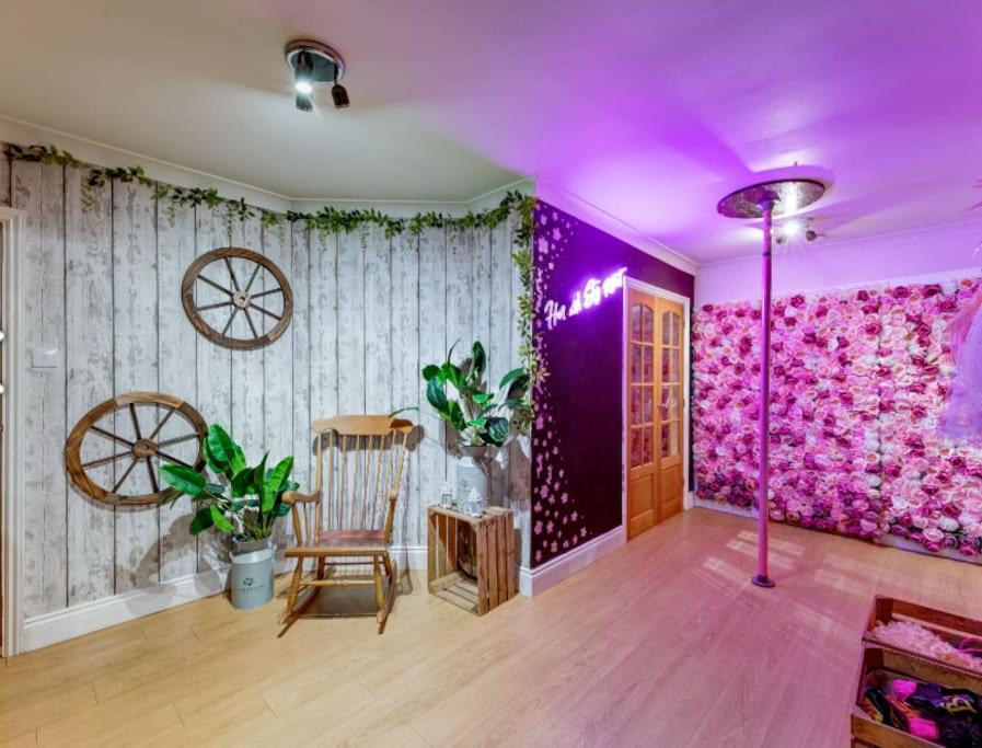 Hen & Stag Retreat Weekend Stay Sleeps 10 To 30 Thetford Buitenkant foto