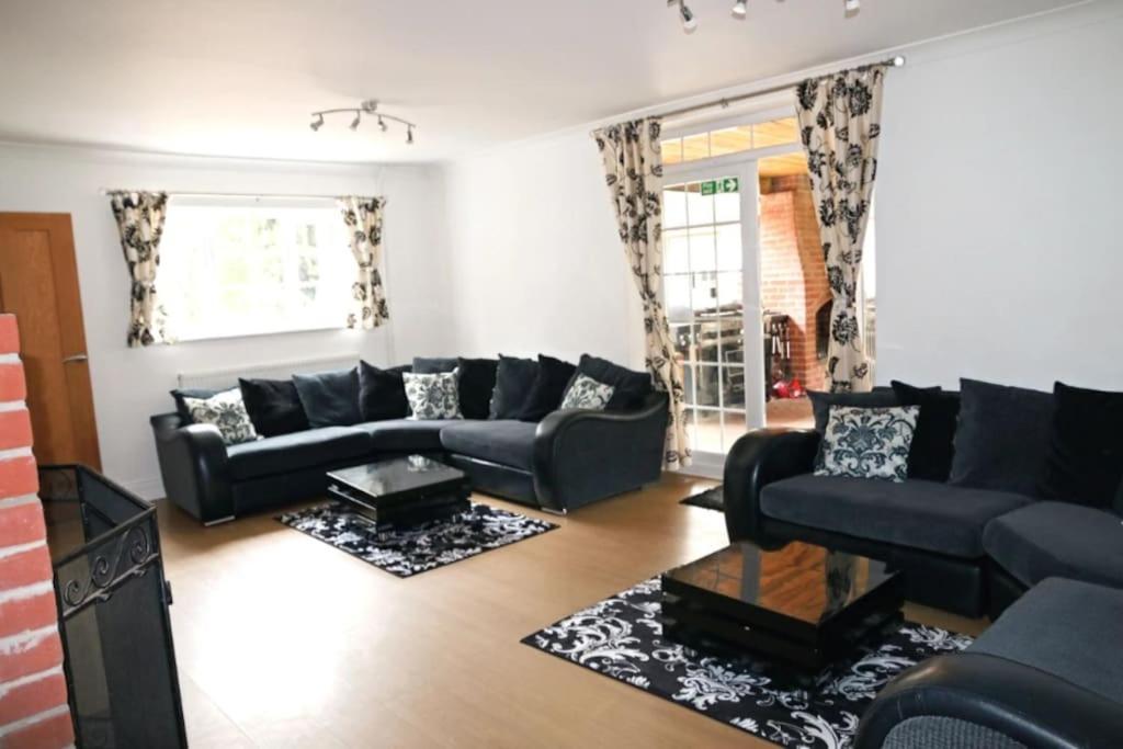 Hen & Stag Retreat Weekend Stay Sleeps 10 To 30 Thetford Buitenkant foto