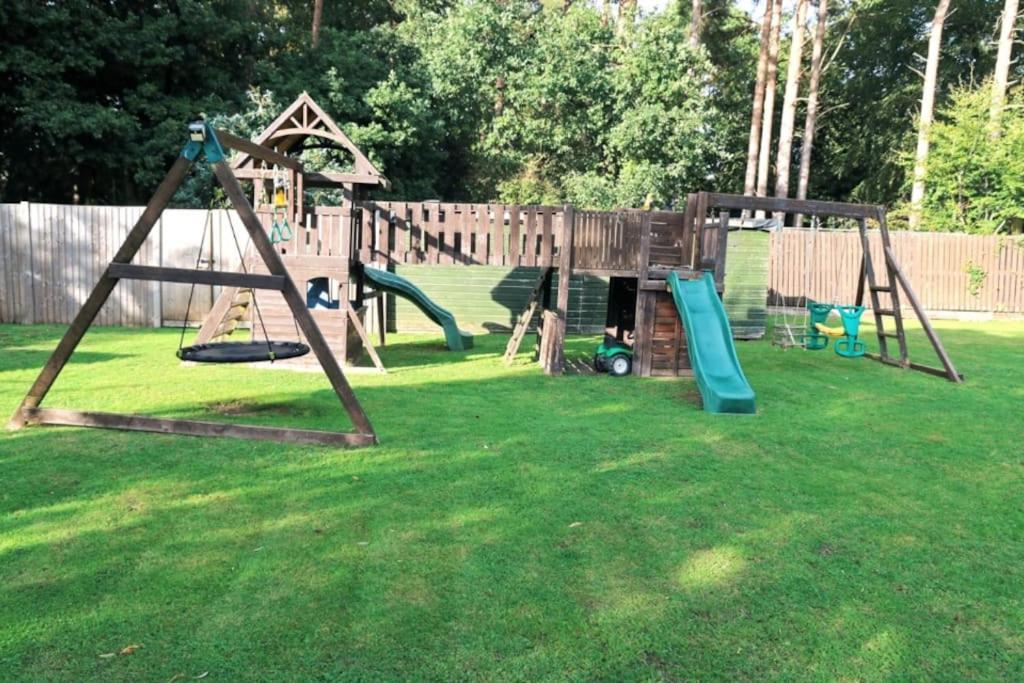 Hen & Stag Retreat Weekend Stay Sleeps 10 To 30 Thetford Buitenkant foto