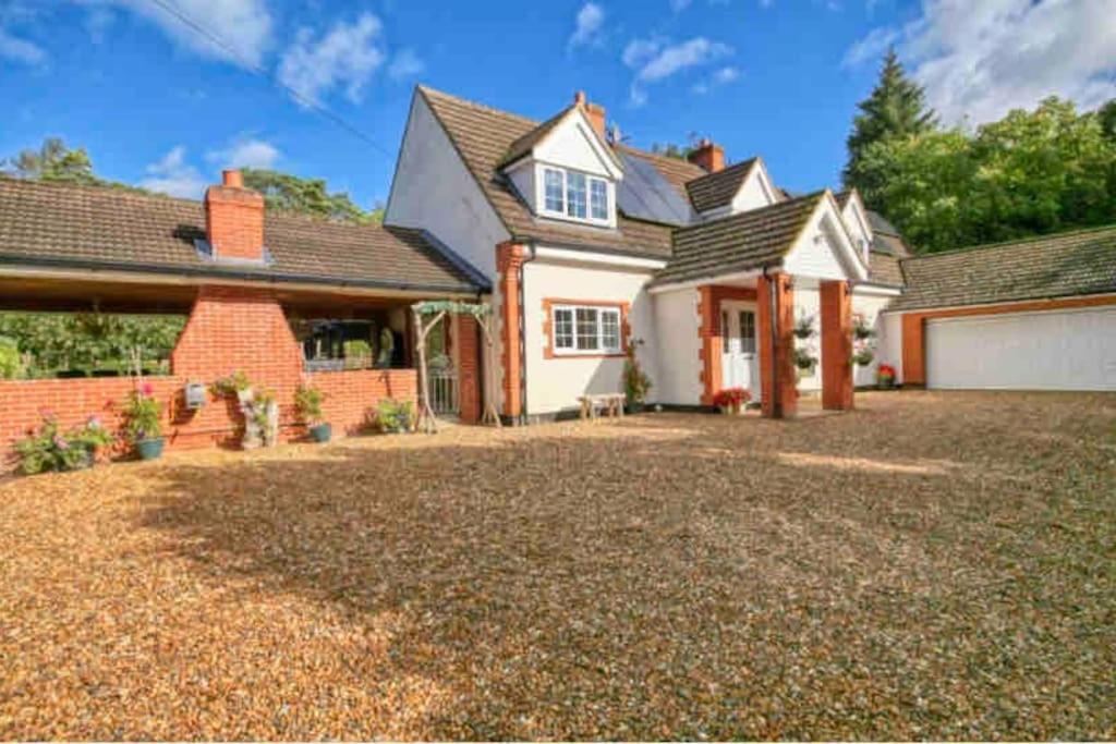 Hen & Stag Retreat Weekend Stay Sleeps 10 To 30 Thetford Buitenkant foto