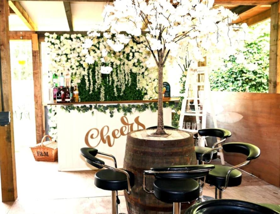 Hen & Stag Retreat Weekend Stay Sleeps 10 To 30 Thetford Buitenkant foto