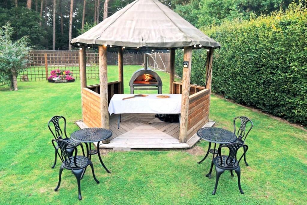 Hen & Stag Retreat Weekend Stay Sleeps 10 To 30 Thetford Buitenkant foto